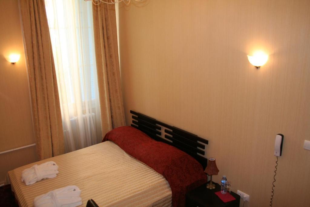 Hotel Alexandre III Cannes Zimmer foto
